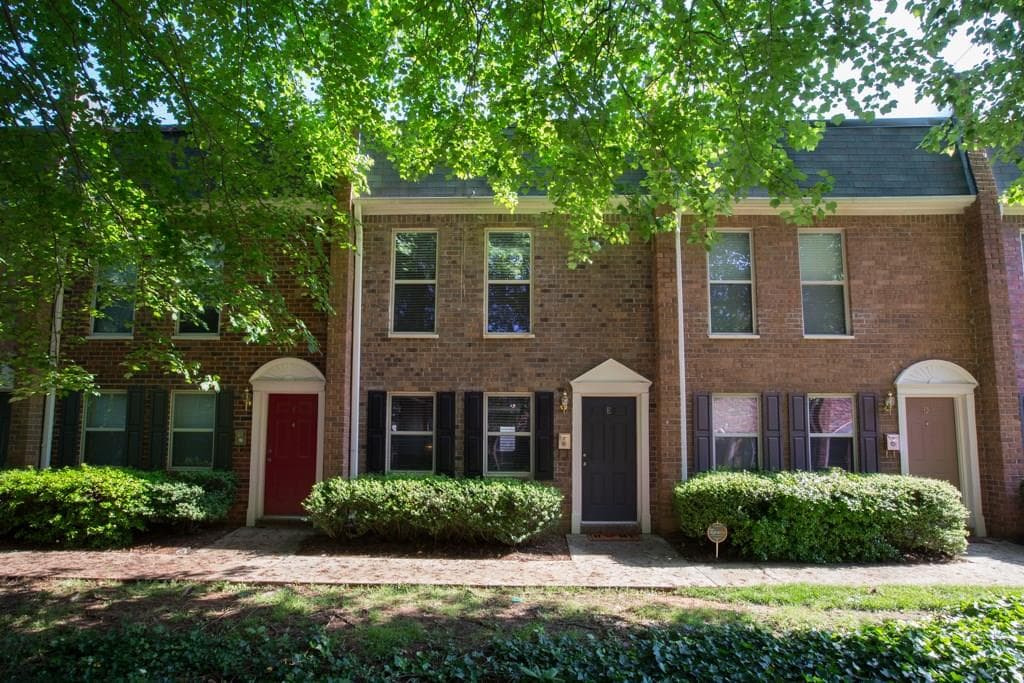 2 bedroom, 1,326 sq ft townhouse sold at 165 N River Drive E, Sandy Springs, GA 30350
