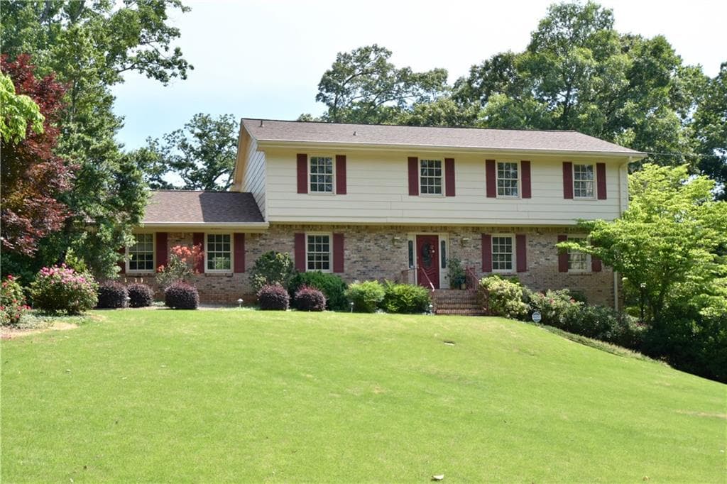 5033 Vernon Oaks Drive, Dunwoody, GA 30338 — most recent listing photo