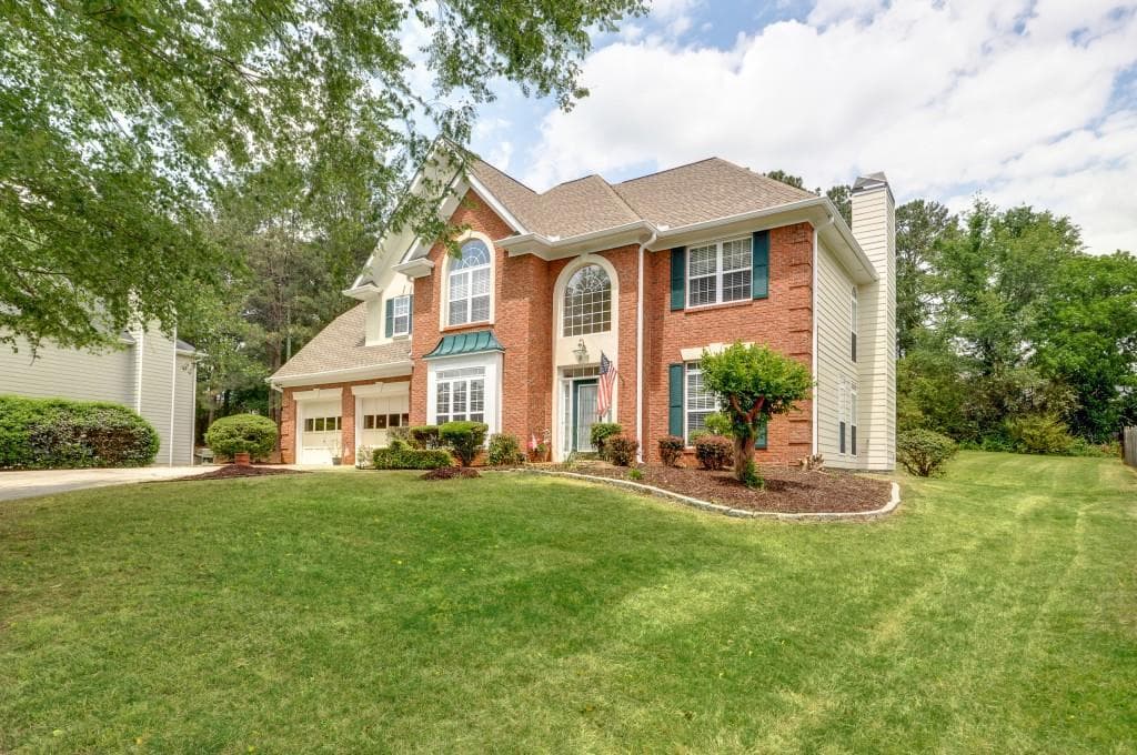 4 bedroom, 2,608 sq ft single family residence sold at 5760 Shepherds Pond, Alpharetta, GA 30004
