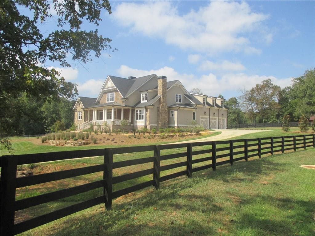 5 bedroom, 4,527 sq ft single family residence sold at 200 Bridlewood Trail, Alpharetta, GA 30004