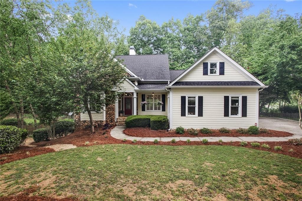 825 Lakeglen Drive, Suwanee, GA 30024 — most recent listing photo