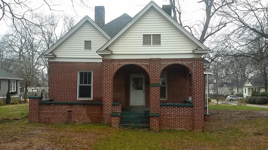 3 bedroom, 1,598 sq ft single family residence sold at 1585 Mercer Avenue, College Park, GA 30337