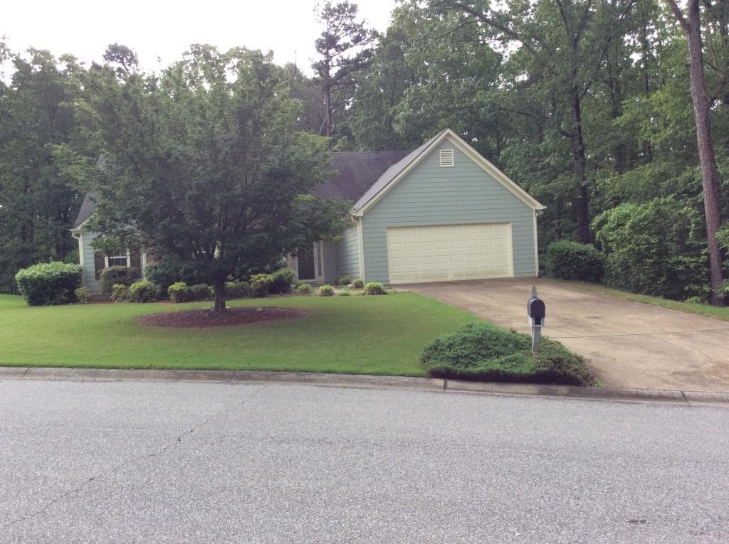 207 Oak Hollow Court, White, GA 30184 — most recent listing photo