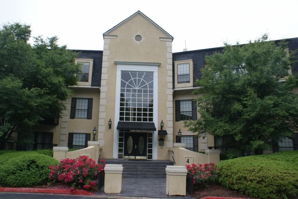2 bedroom, 1,250 sq ft condominium sold at 4208 Pine Heights 4208, Atlanta, GA 30324