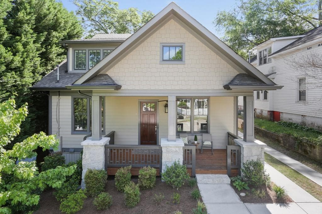 5 bedroom, 3,000 sq ft single family residence sold at 273 Mathews Avenue, Atlanta, GA 30307