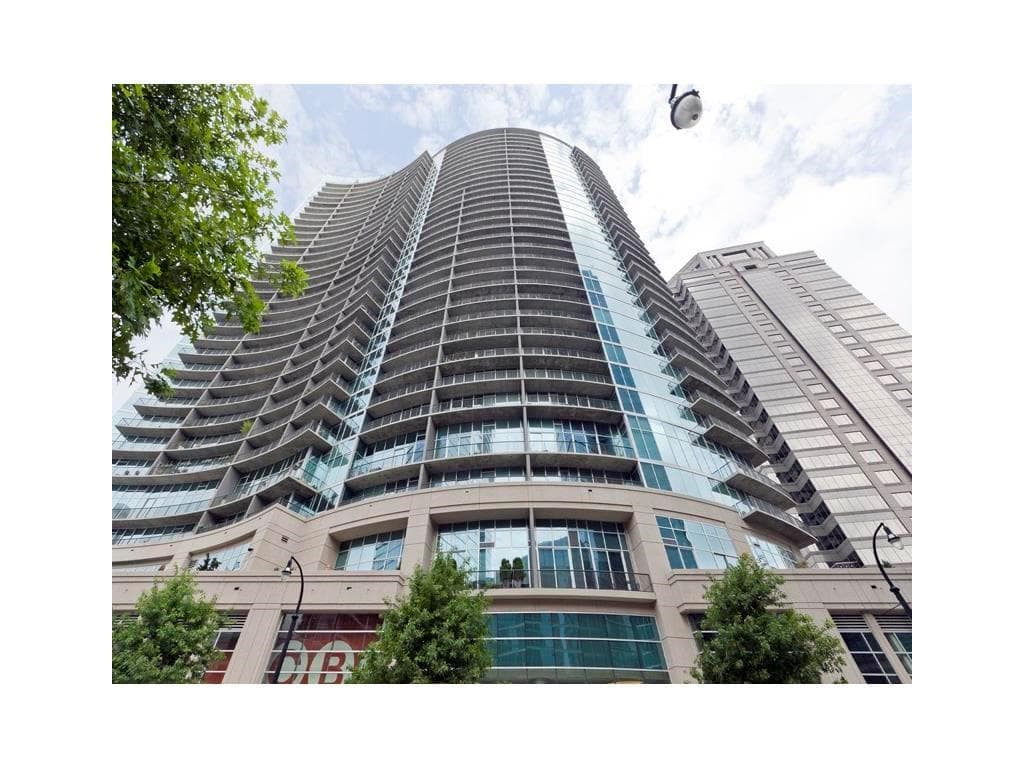 2 bedroom, 1,271 sq ft condominium sold at 1080 Peachtree Street 815, Atlanta, GA 30309