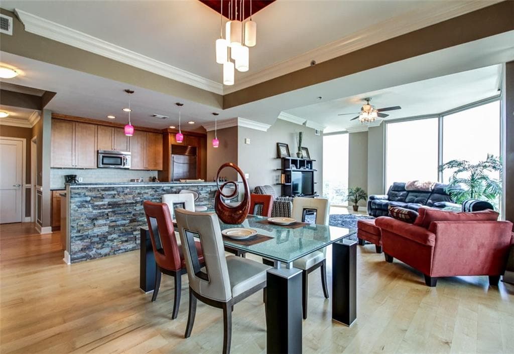 2 bedroom, 1,794 sq ft condominium sold at 2795 Peachtree Road 1308, Atlanta, GA 30305
