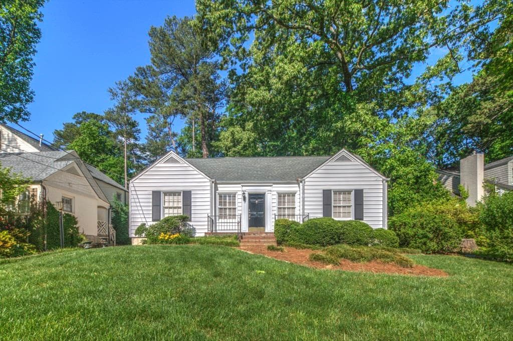 3 bedroom, 2,208 sq ft single family residence sold at 4006 N Stratford Road, Atlanta, GA 30342
