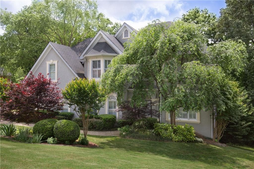 5 bedroom, 3,644 sq ft single family residence sold at 5555 Tenbury Way, Alpharetta, GA 30022