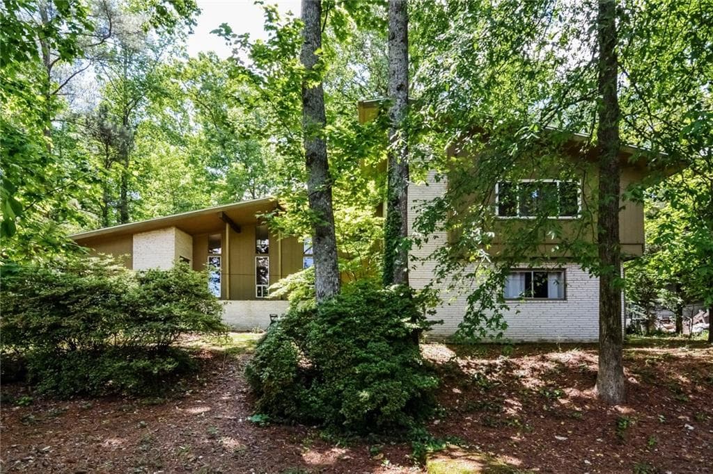 5 bedroom, 2,917 sq ft single family residence sold at 2703 Briarlake Woods Way, Atlanta, GA 30345
