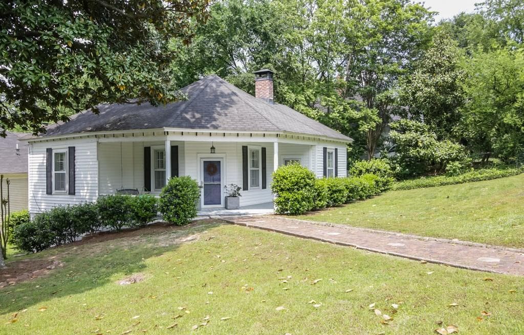 2 bedroom, 1,185 sq ft single family residence sold at 1953 Whittier Avenue, Atlanta, GA 30318