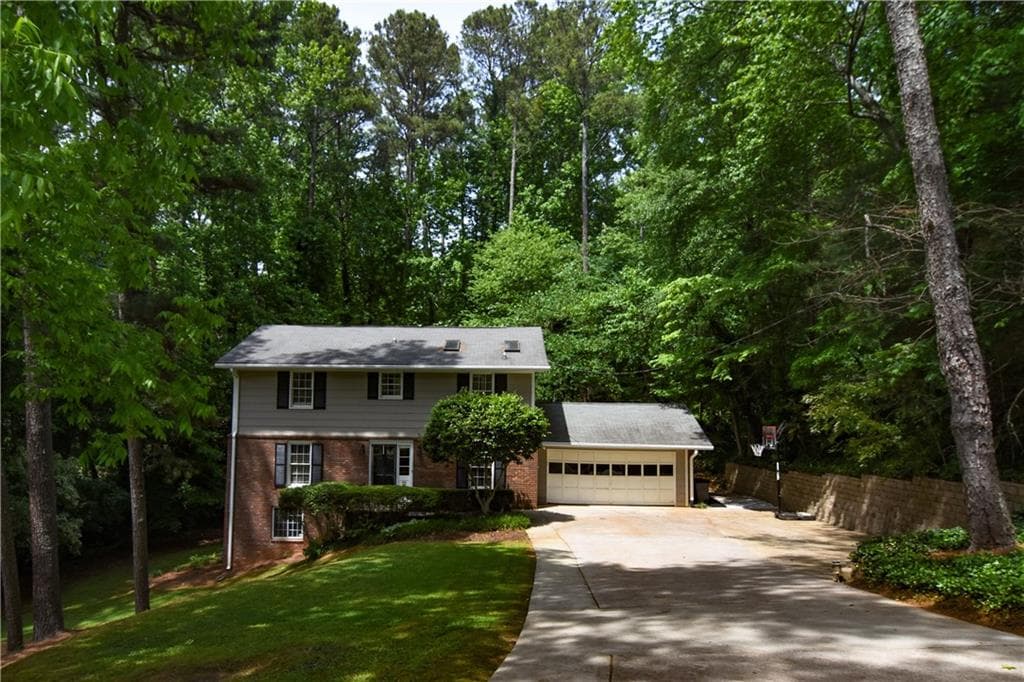 3 bedroom, 1,976 sq ft single family residence sold at 335 Knoll Woods Drive, Roswell, GA 30075