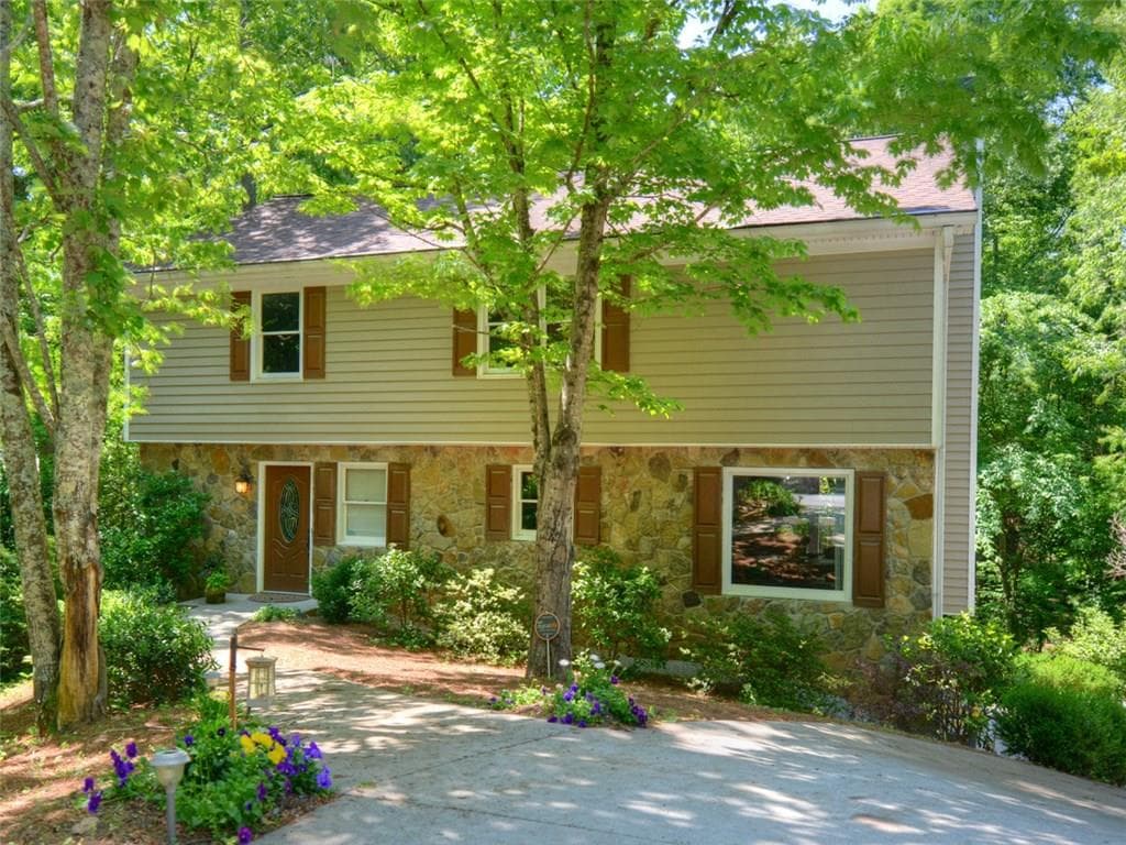 145 Shaker Hollow, Alpharetta, GA 30022 — most recent listing photo