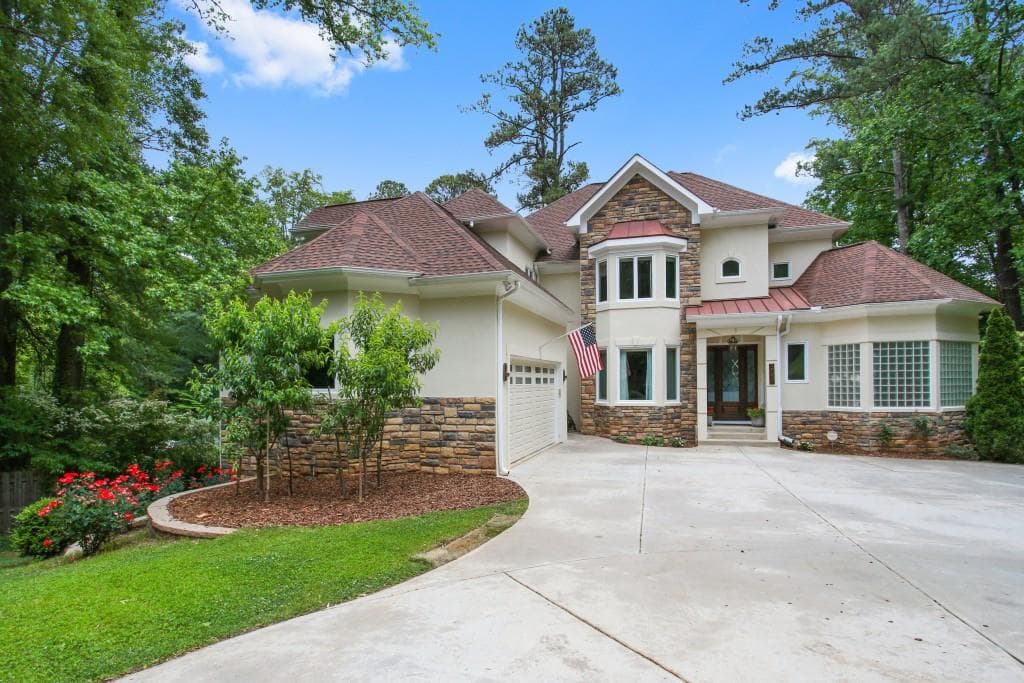 5 bedroom, 6,589 sq ft single family residence sold at 3088 Payton Road, Atlanta, GA 30345