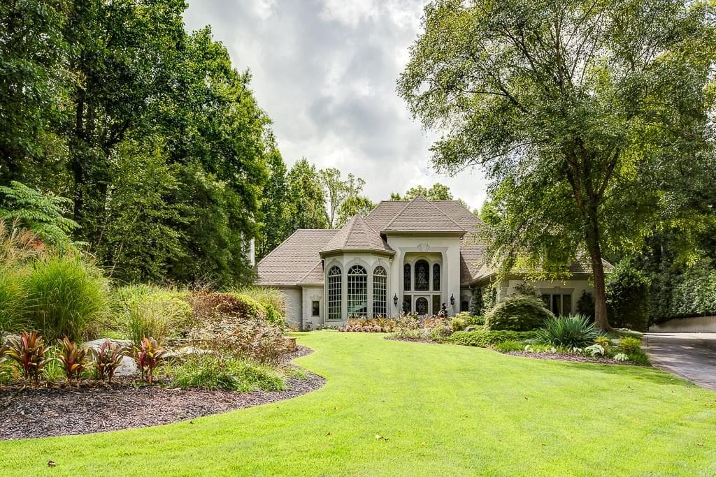 6 bedroom, 9,022 sq ft single family residence sold at 900 Marseilles Drive, Atlanta, GA 30327