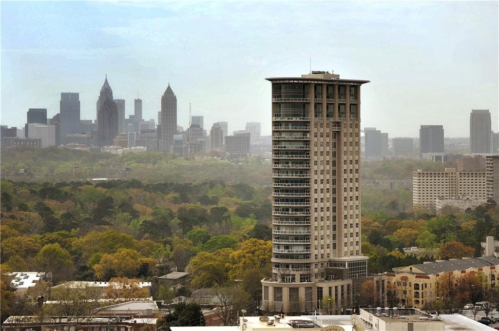 2 bedroom, 1,328 sq ft condominium sold at 2881 Peachtree Road 902, Atlanta, GA 30305