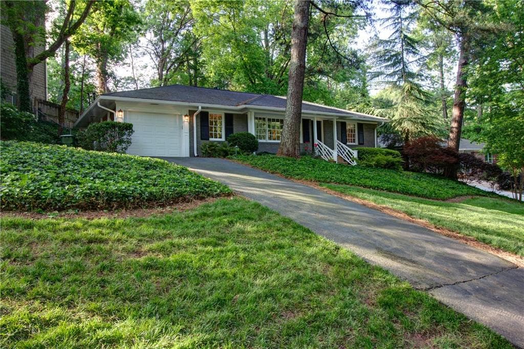 3 bedroom, 1,900 sq ft single family residence sold at 4181 N Stratford Road, Atlanta, GA 30342