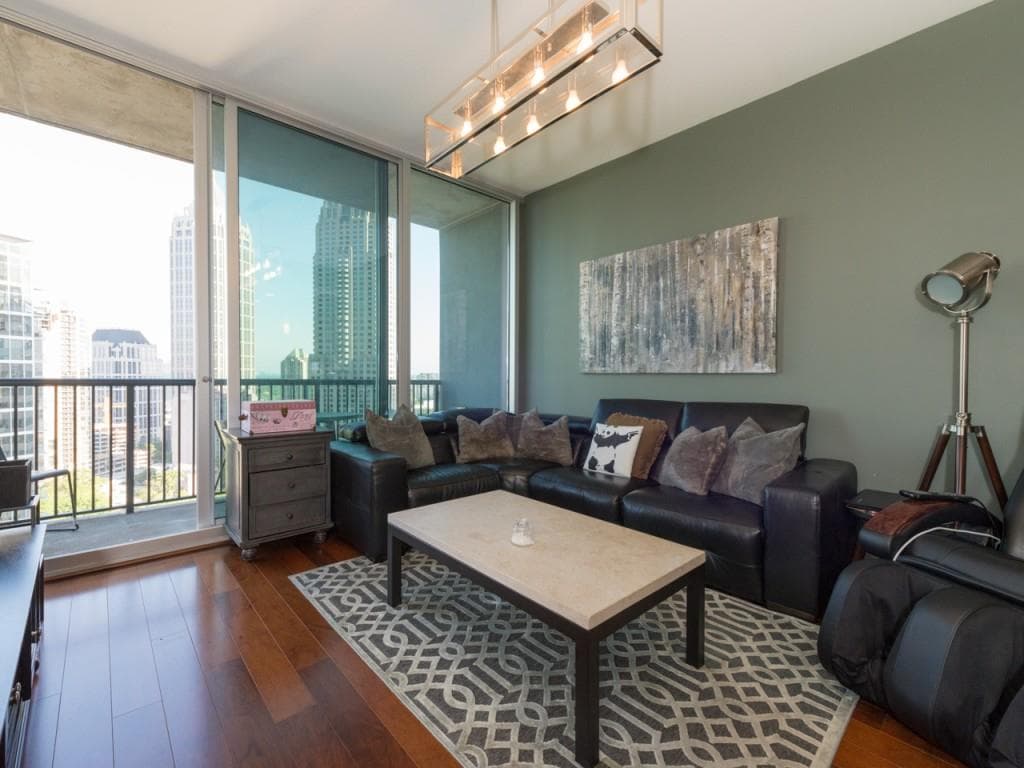 1 bedroom, 879 sq ft condominium sold at 1080 Peachtree Street 1816, Atlanta, GA 30309
