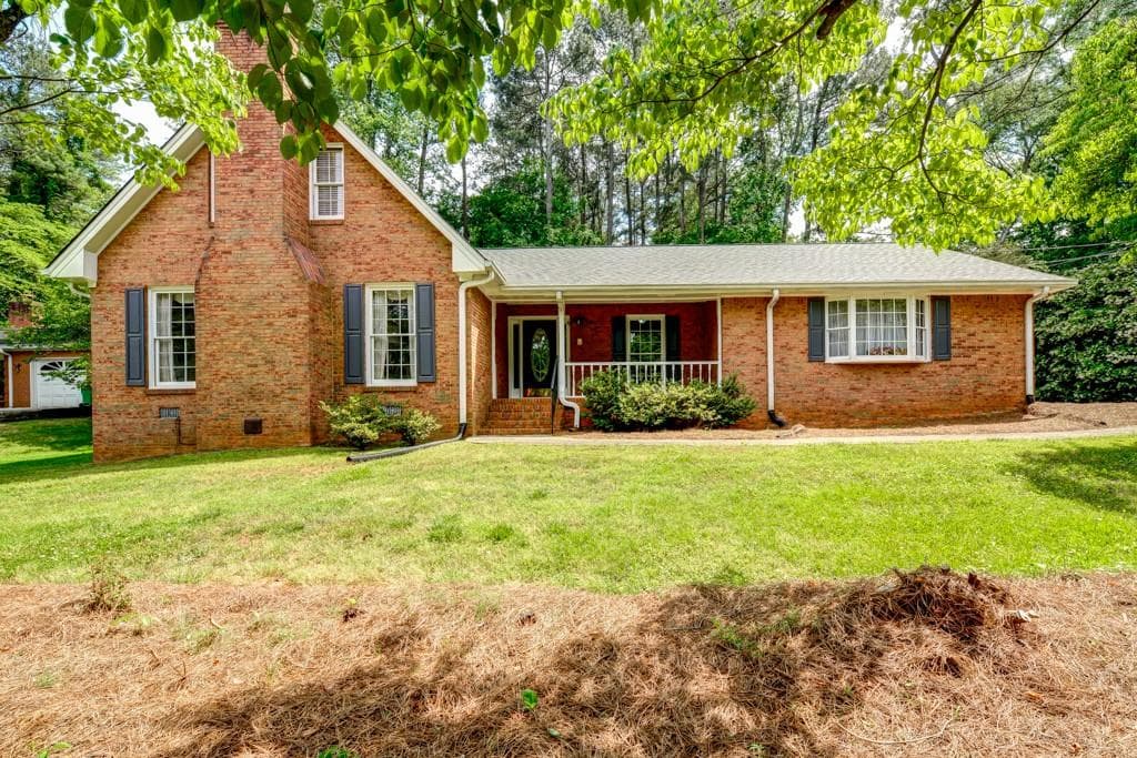 3 bedroom, 2,488 sq ft single family residence sold at 2988 Henderson Road, Tucker, GA 30084