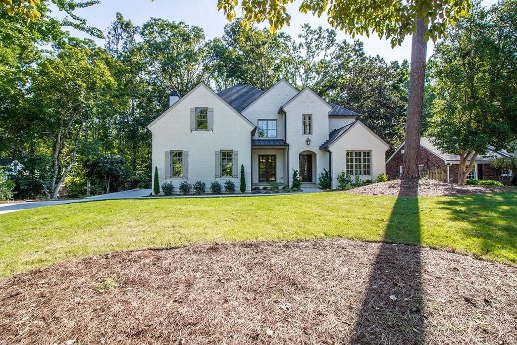 5 bedroom, 4,664 sq ft single family residence sold at 3059 Rhodenhaven Drive, Atlanta, GA 30327