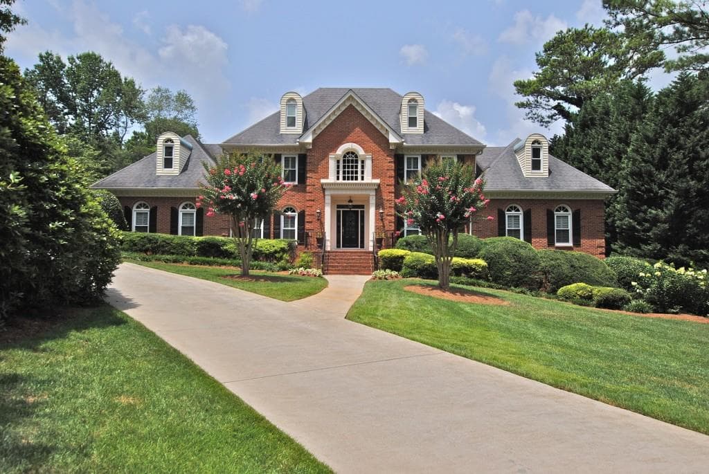 4 bedroom, 6,900 sq ft single family residence sold at 5919 Heritage Lane, Stone Mountain, GA 30087