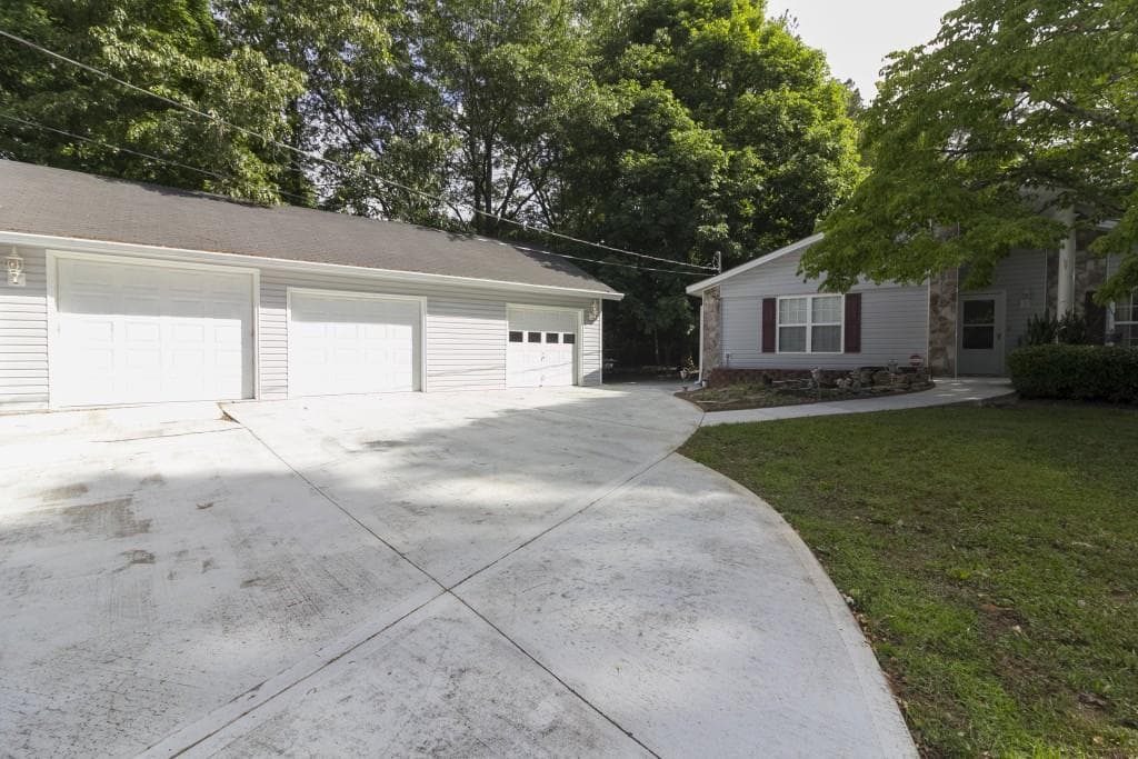988 Pacific Court, Lawrenceville, GA 30046 — most recent listing photo