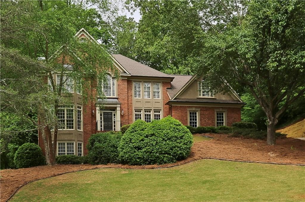 4 bedroom, 3,321 sq ft single family residence sold at 2130 Azalea Drive, Roswell, GA 30075