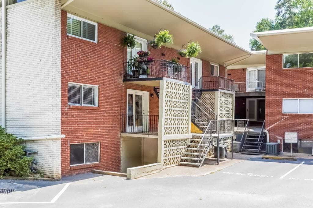 2 bedroom, 841 sq ft condominium sold at 1822 N Rock Springs Road 25, Atlanta, GA 30324