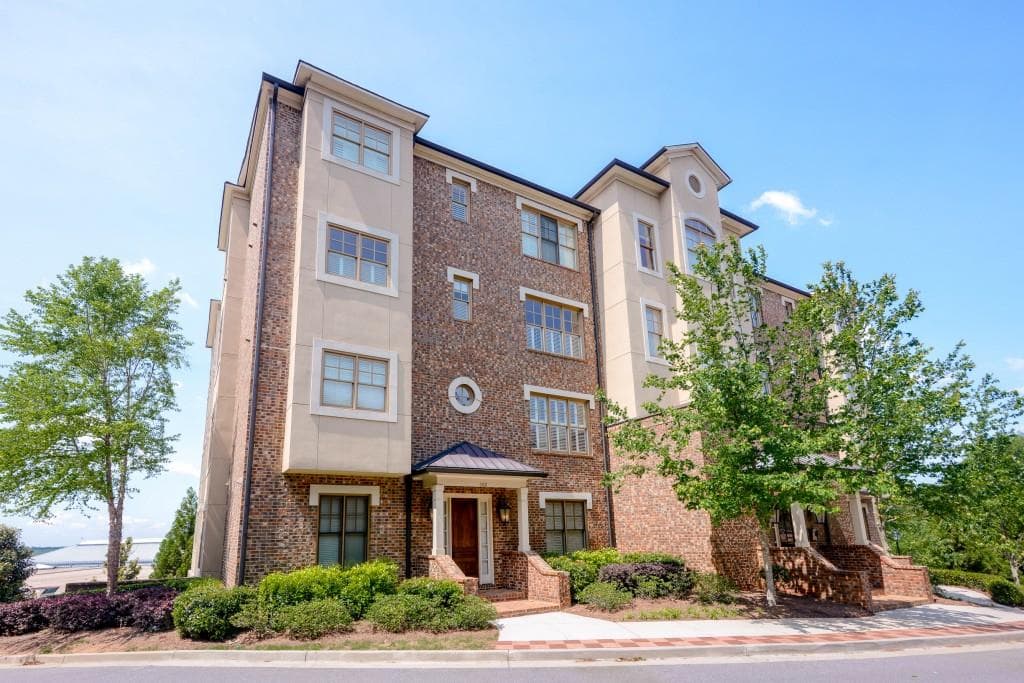 3 bedroom, 3,000 sq ft condominium sold at 6060 City Walk Lane 302, Atlanta, GA 30328