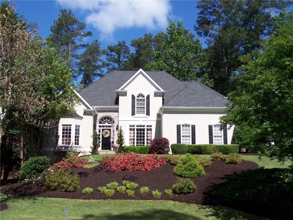 5 bedroom, 3,781 sq ft single family residence sold at 220 Fernly Park Drive, Alpharetta, GA 30022