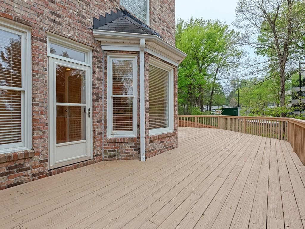 4 bedroom, 2,697 sq ft single family residence sold at 1688 Summit Glen Lane, Atlanta, GA 30329