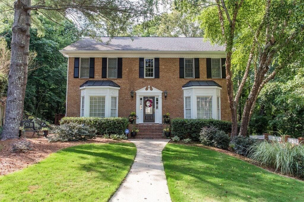 4 bedroom, 2,878 sq ft single family residence sold at 3020 Georgian Manor Drive, Alpharetta, GA 30022