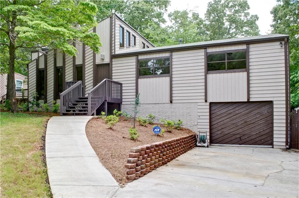 3 bedroom single family residence sold at 573 Dover Street, Marietta, GA 30066