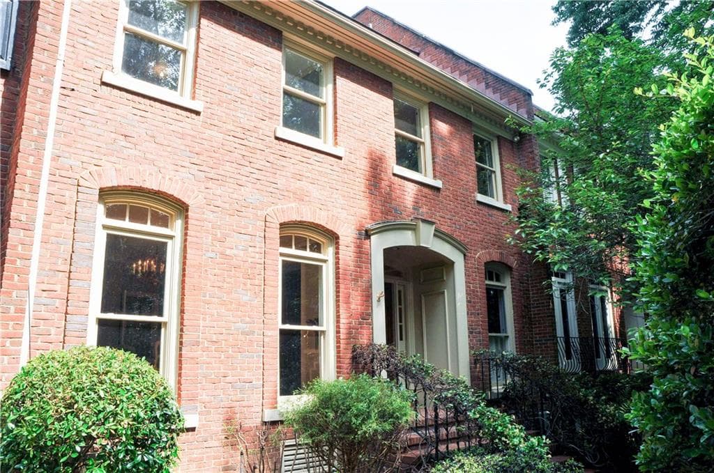5 bedroom, 3,451 sq ft townhouse sold at 4460 Paces Battle, Atlanta, GA 30327