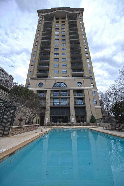 2 bedroom, 1,233 sq ft condominium sold at 3040 Peachtree Road 612, Atlanta, GA 30305