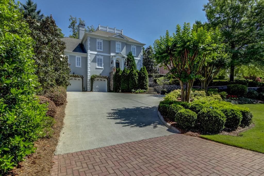 5 bedroom, 4,979 sq ft single family residence sold at 2320 Garden Park Drive, Smyrna, GA 30080