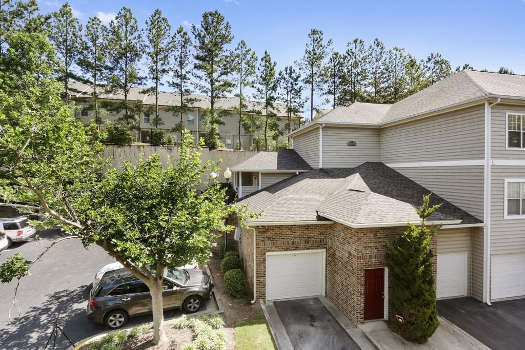 2 bedroom, 1,248 sq ft condominium sold at 2700 Pine Tree Road 3001, Atlanta, GA 30324