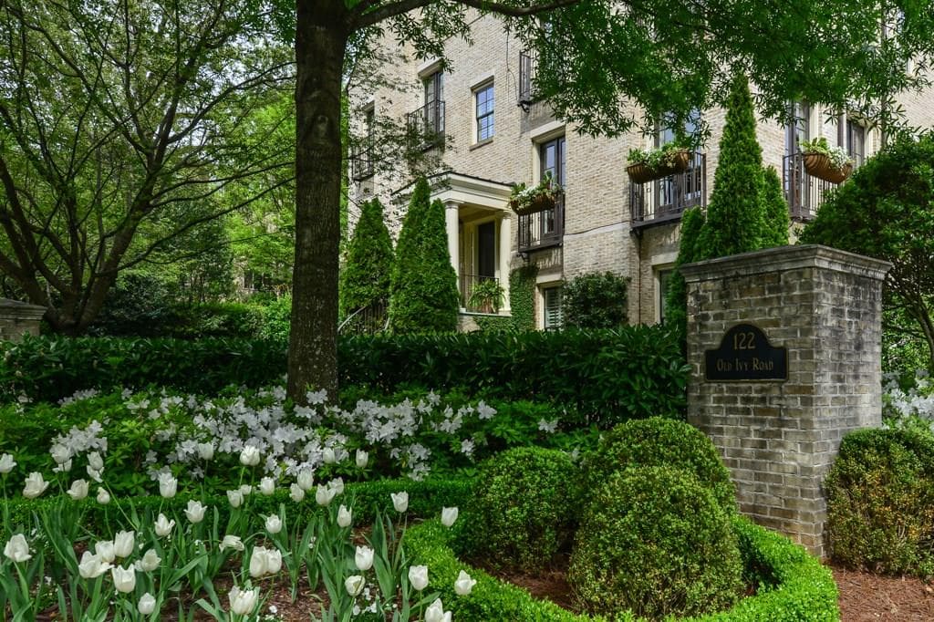 4 bedroom, 5,000 sq ft townhouse sold at 122 Old Ivy Road 11, Atlanta, GA 30342