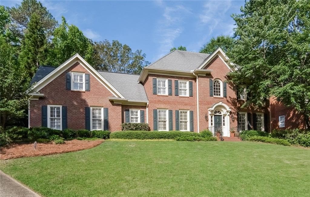 4 bedroom, 3,732 sq ft single family residence sold at 7885 Landowne Drive, Sandy Springs, GA 30350