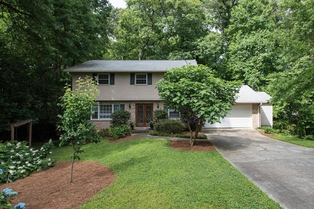 4 bedroom, 2,100 sq ft single family residence sold at 1167 Sanden Ferry Drive, Decatur, GA 30033