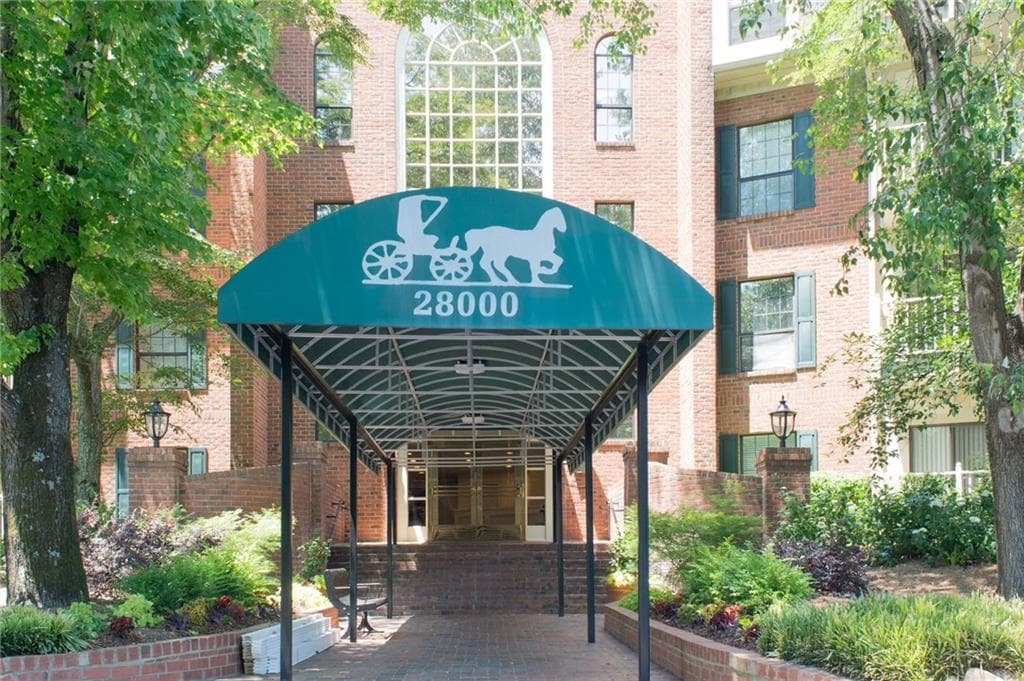 2 bedroom, 1,224 sq ft condominium sold at 28302 Plantation Drive 302, Atlanta, GA 30324