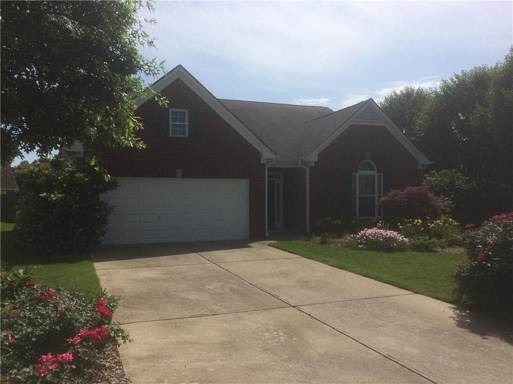 3 bedroom, 1,903 sq ft single family residence sold at 5585 Fieldfreen Drive, Cumming, GA 30028