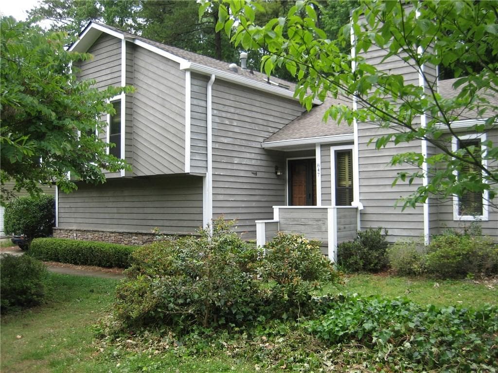 847 Saybrook Circle, Lilburn, GA 30047 — most recent listing photo