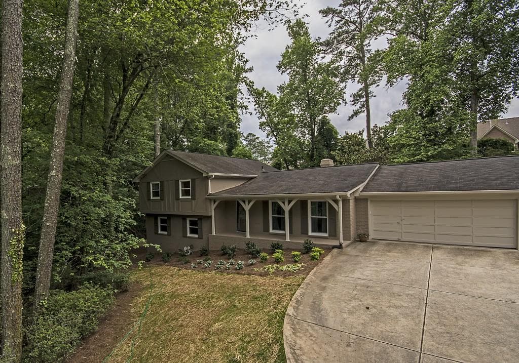5 bedroom, 3,381 sq ft single family residence sold at 7290 Hunters Branch Drive, Sandy Springs, GA 30328