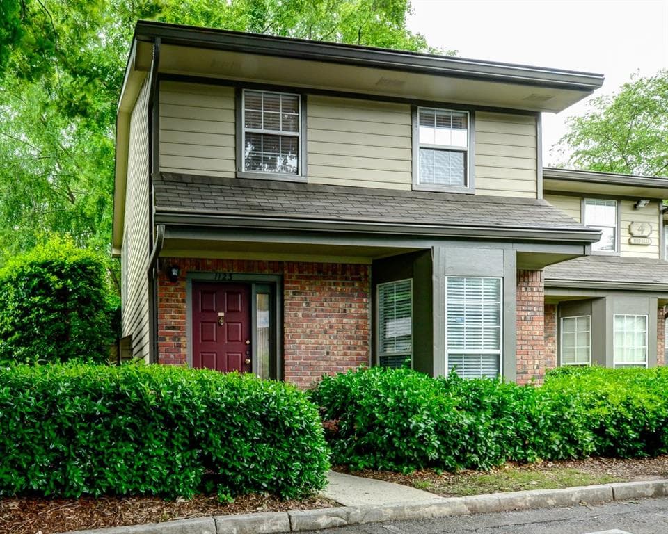 2 bedroom, 1,377 sq ft condominium sold at 1123 Weatherstone Drive, Atlanta, GA 30342