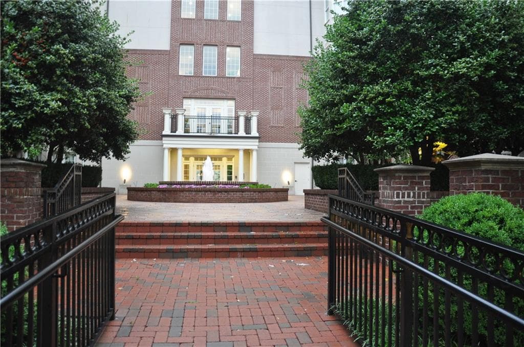 2 bedroom, 1,367 sq ft condominium sold at 3635 E Paces Circle 1211, Atlanta, GA 30326