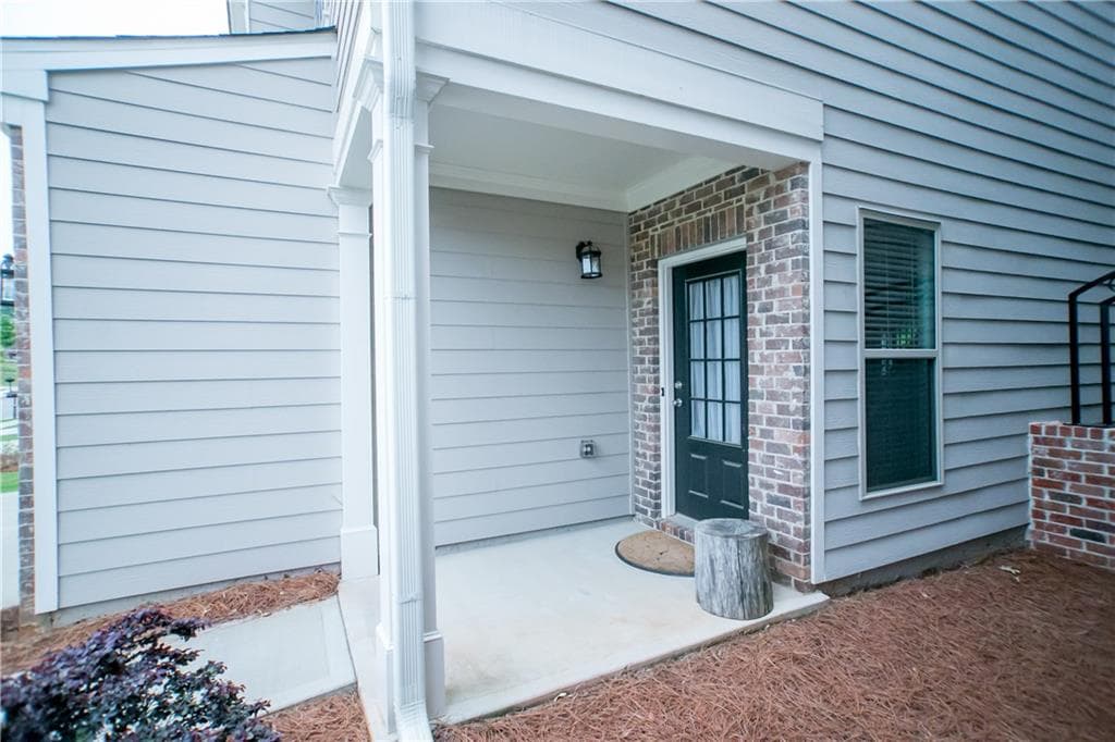 3 bedroom, 1,802 sq ft single family residence sold at 4885 Waterbrooke Crossing, Alpharetta, GA 30004