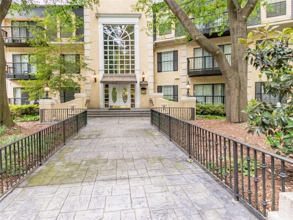 2 bedroom, 1,249 sq ft condominium sold at 2102 Pine Heights Drive 2102, Atlanta, GA 30324