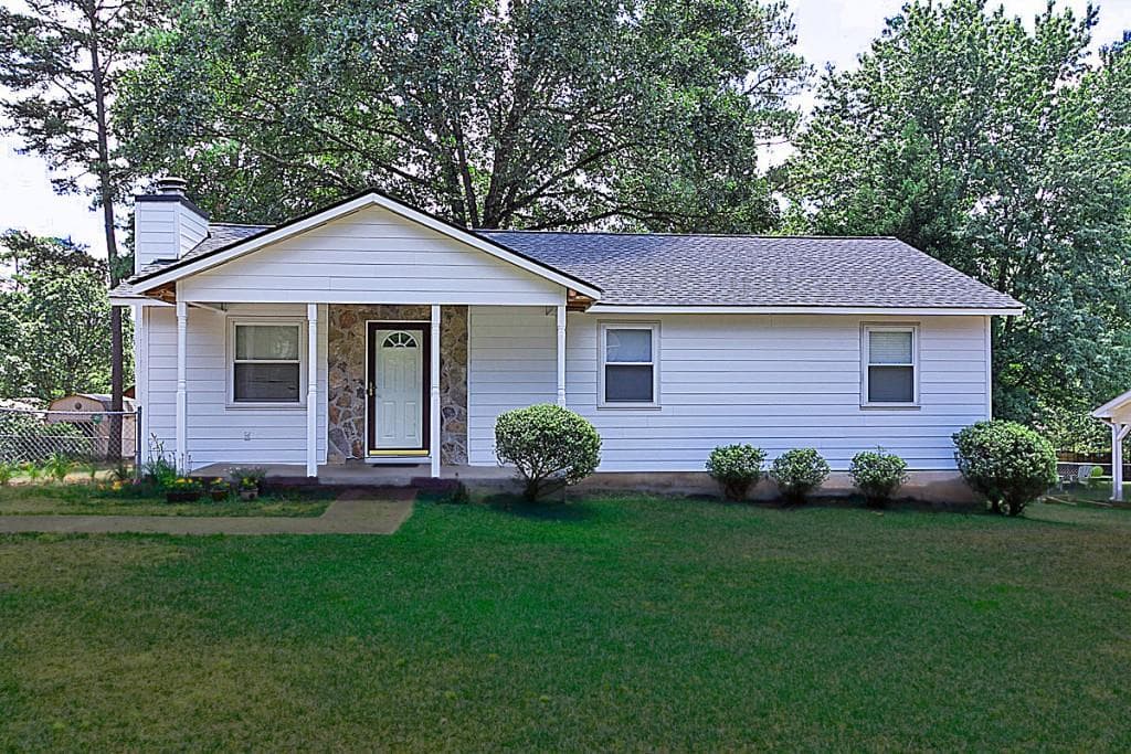 814 Whitehall Drive, Lawrenceville, GA 30043 — most recent listing photo