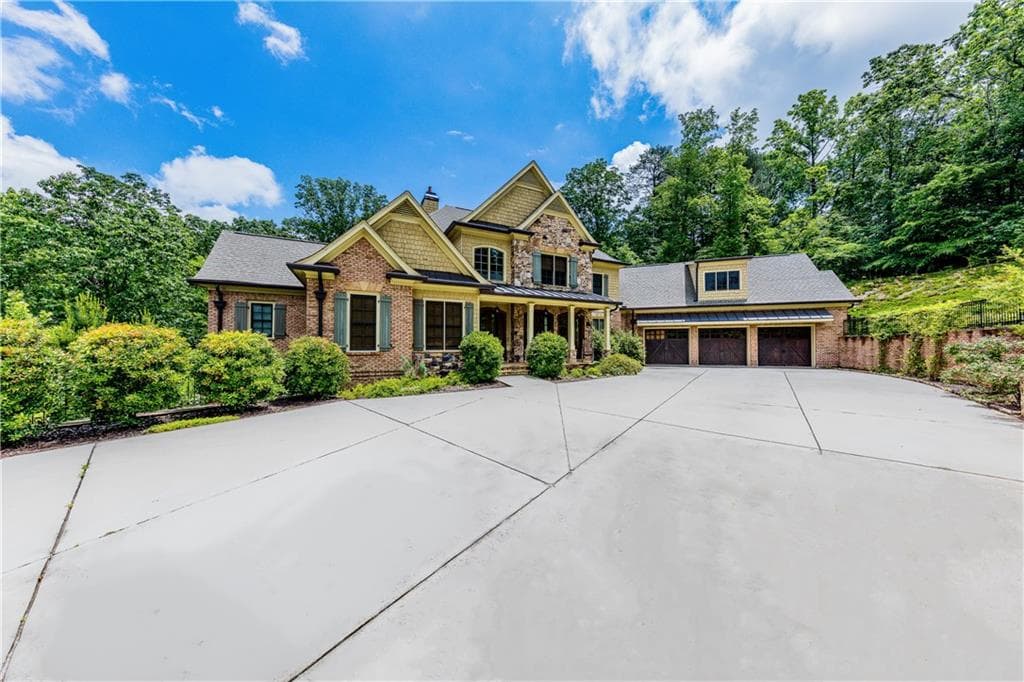 5 bedroom, 5,818 sq ft single family residence sold at 404 Stratford Estates Manor, Canton, GA 30115